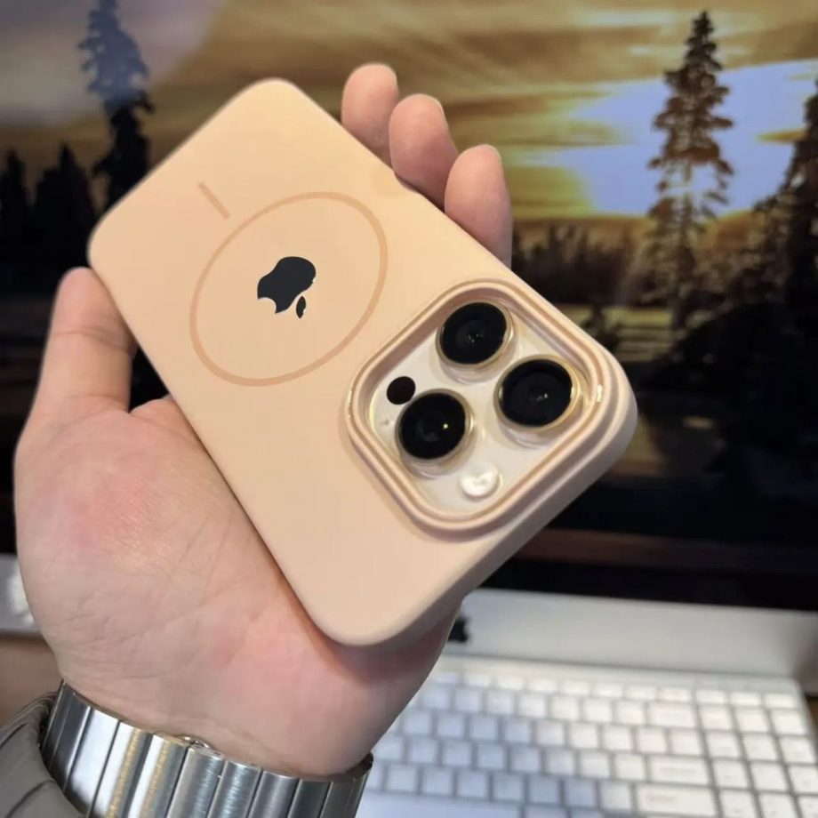 Soft Touch, Ultra-Thin PC Matte Magnetic Case for iPhone
