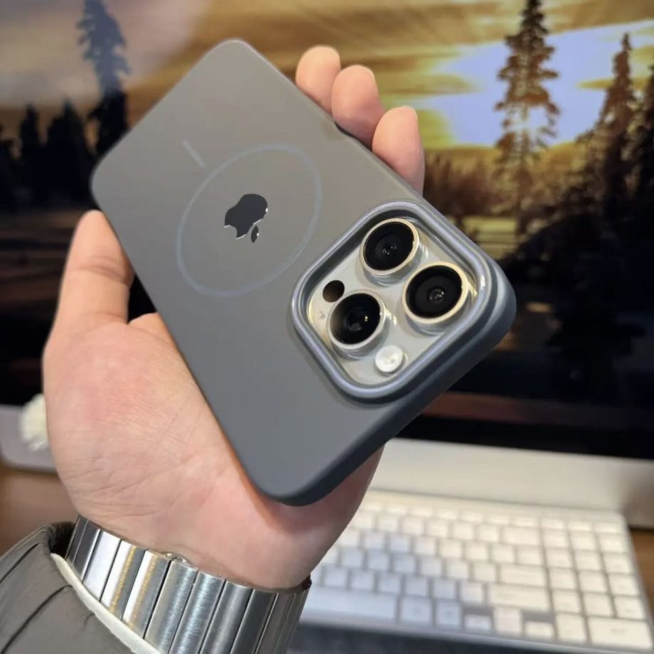 Soft Touch, Ultra-Thin PC Matte Magnetic Case for iPhone