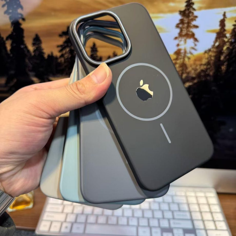 Soft Touch, Ultra-Thin PC Matte Magnetic Case for iPhone