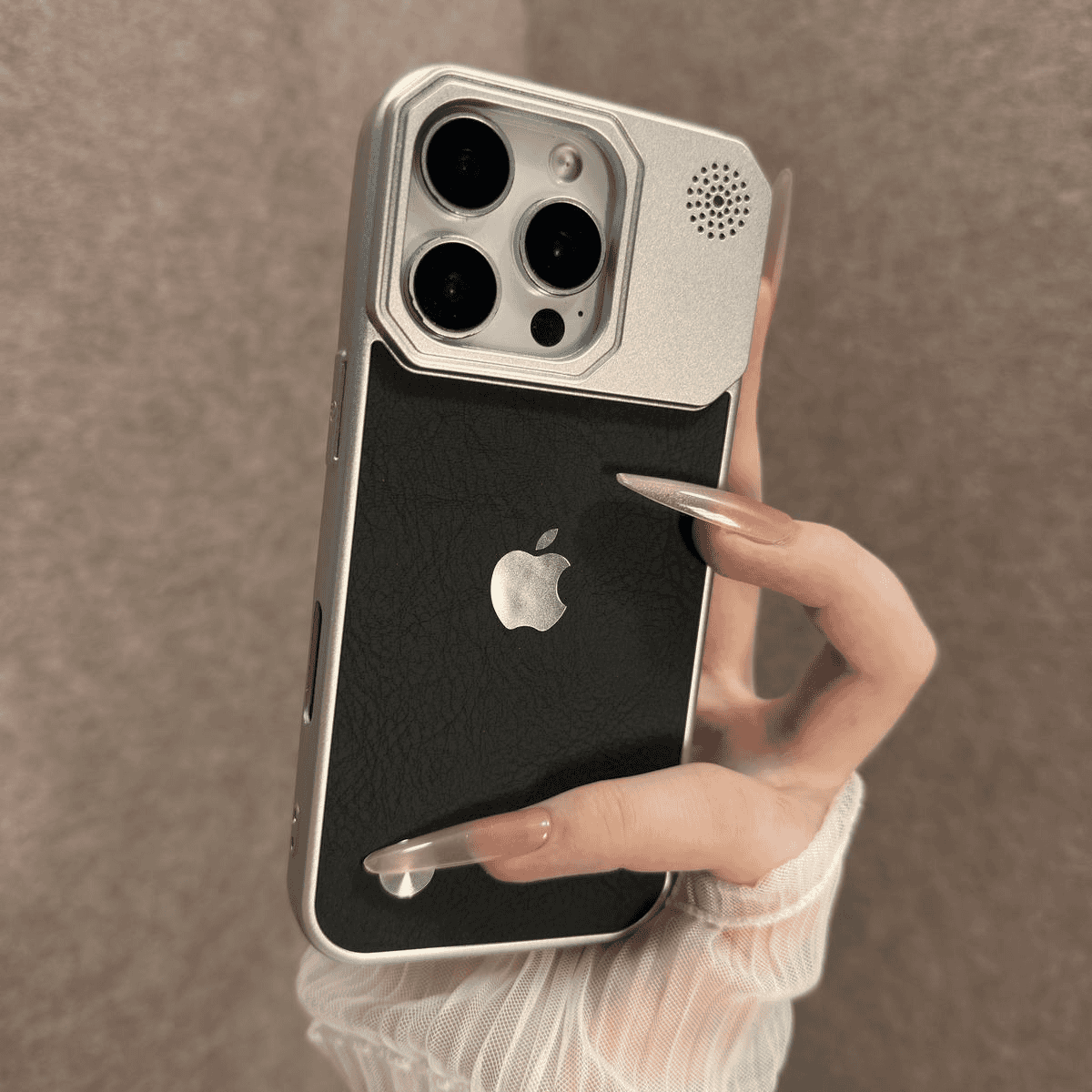 Large-window textured leather case for iPhone - Image 4