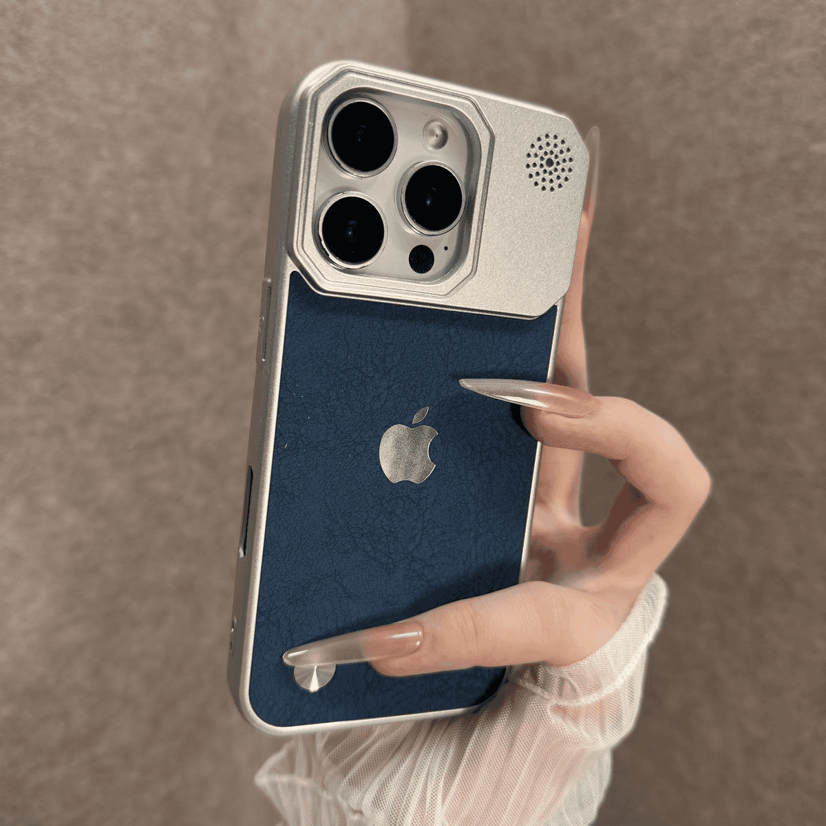 Large-window textured leather case for iPhone - Image 3