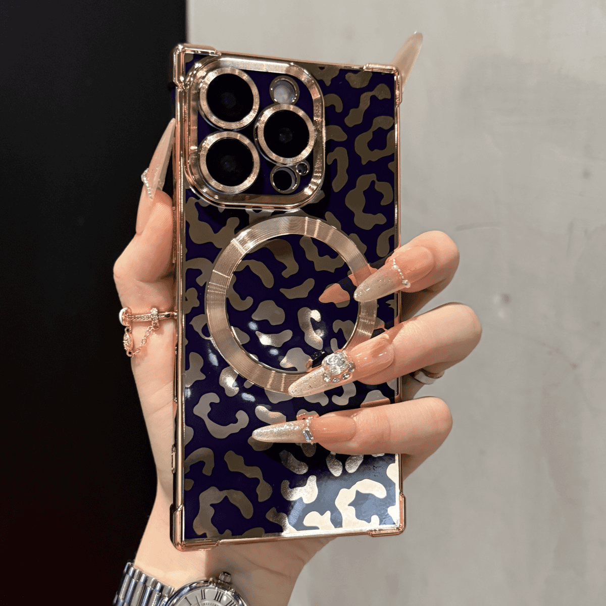 Leopard print Right angle Magnetic case for iPhone - Image 3
