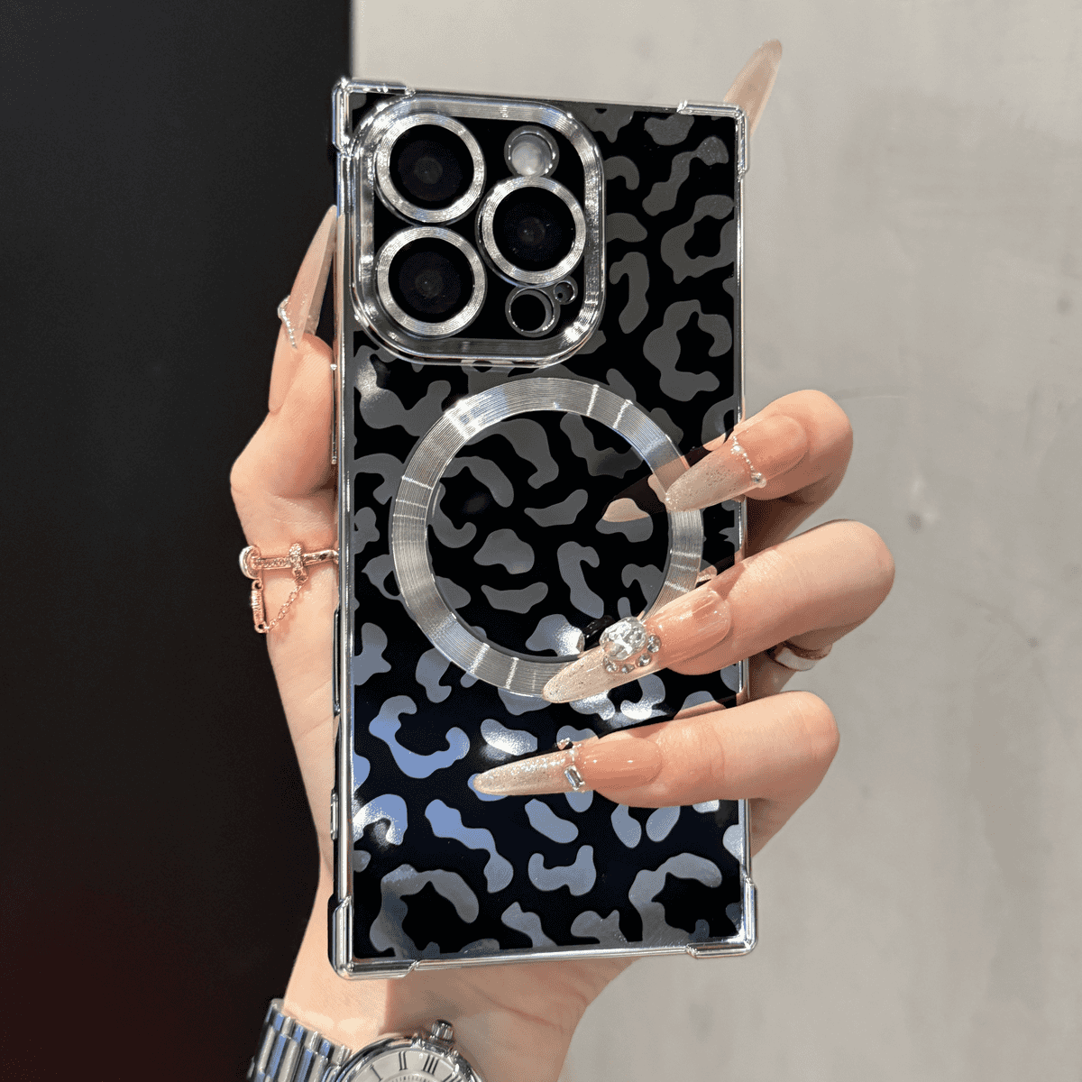 Leopard print Right angle Magnetic case for iPhone - Image 4