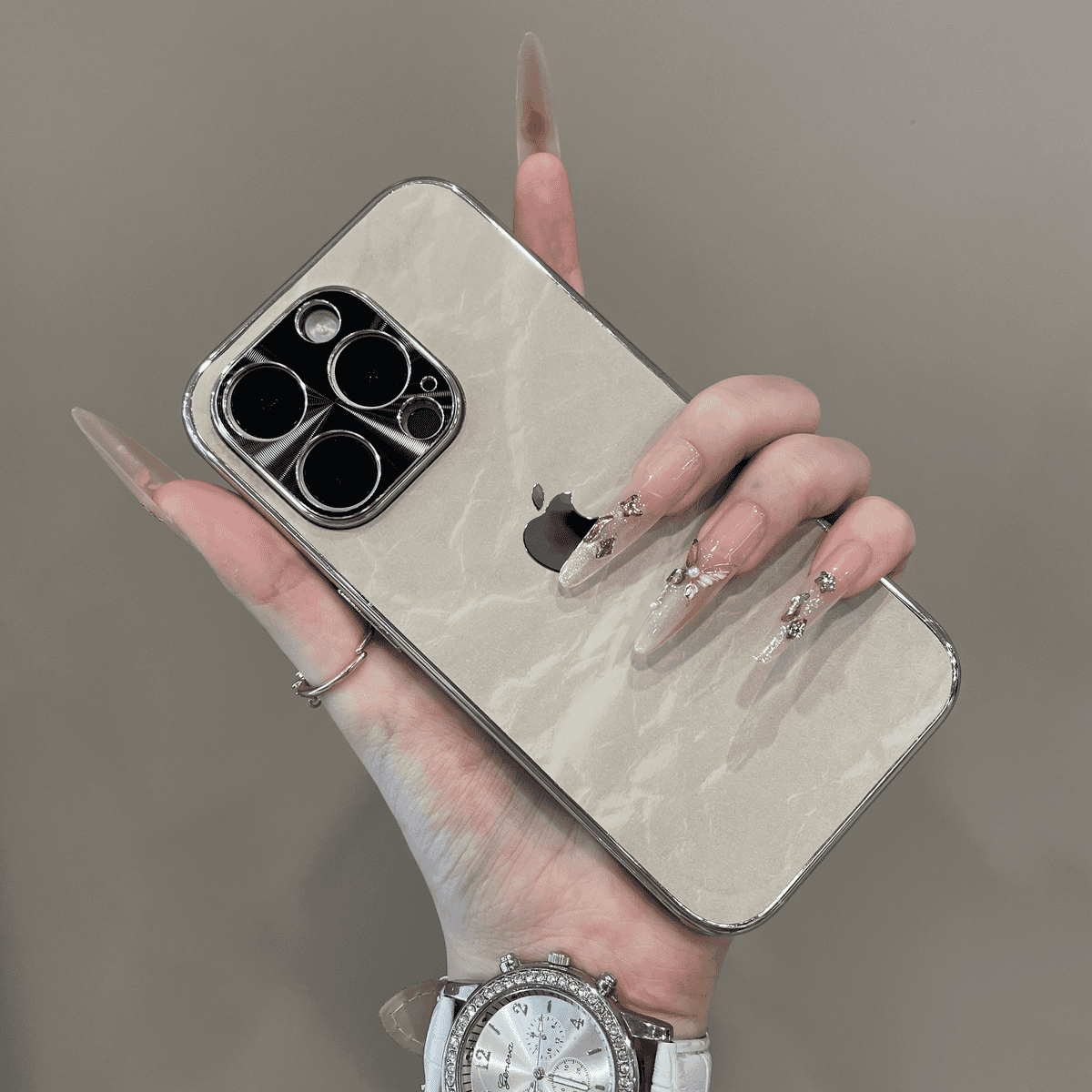 Velvet Snow Mountain electroplated hollow-out silver-edged phone case - Image 4