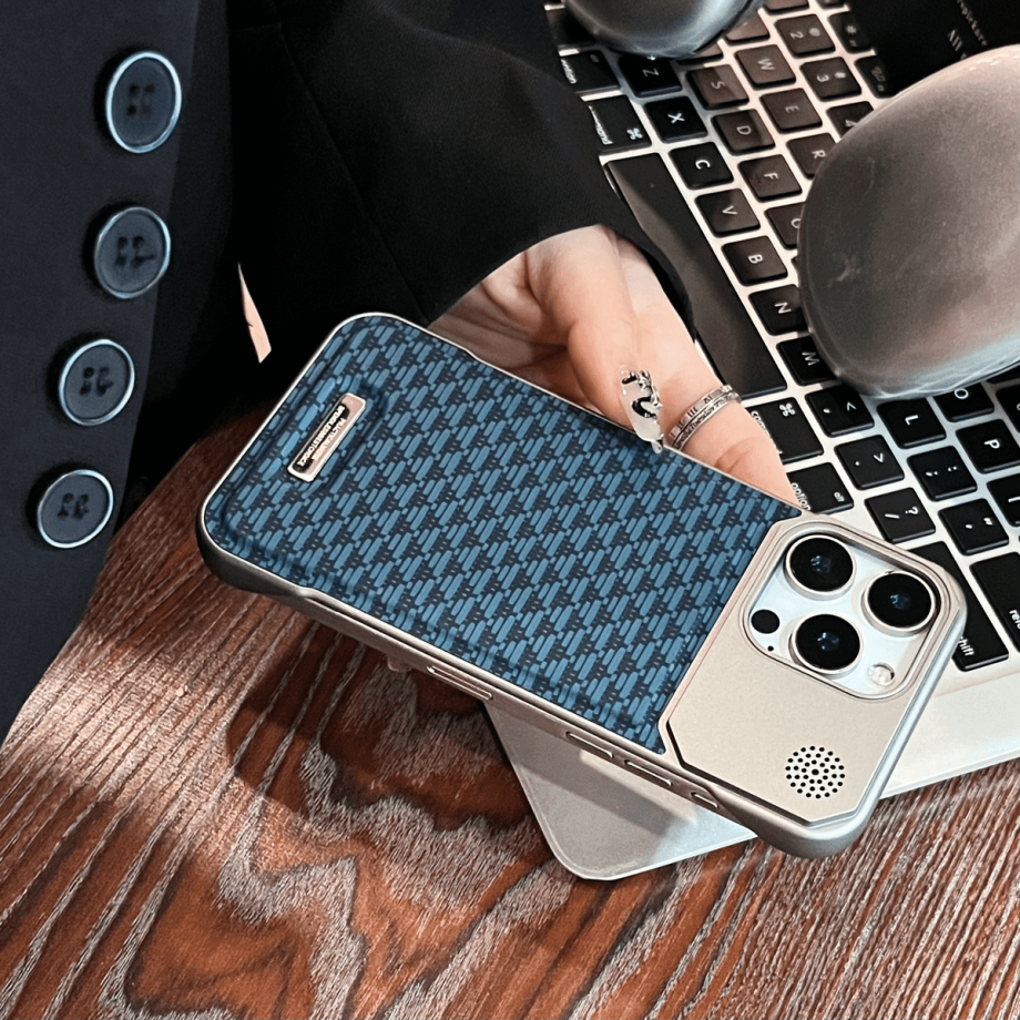Borderless aroma magnetic case for iPhone