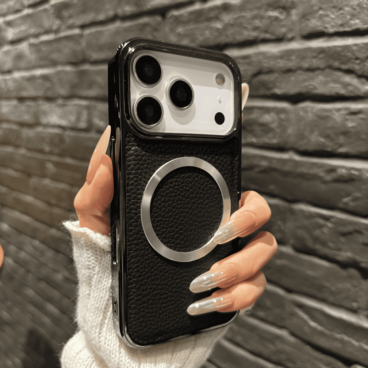 Electroplated lychee patterned magnetic case for iPhone