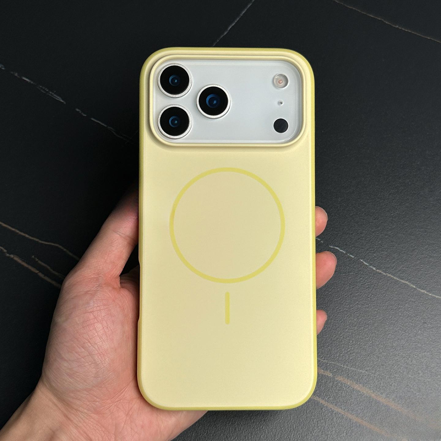 New minimalist magnetic case for iPhone 17