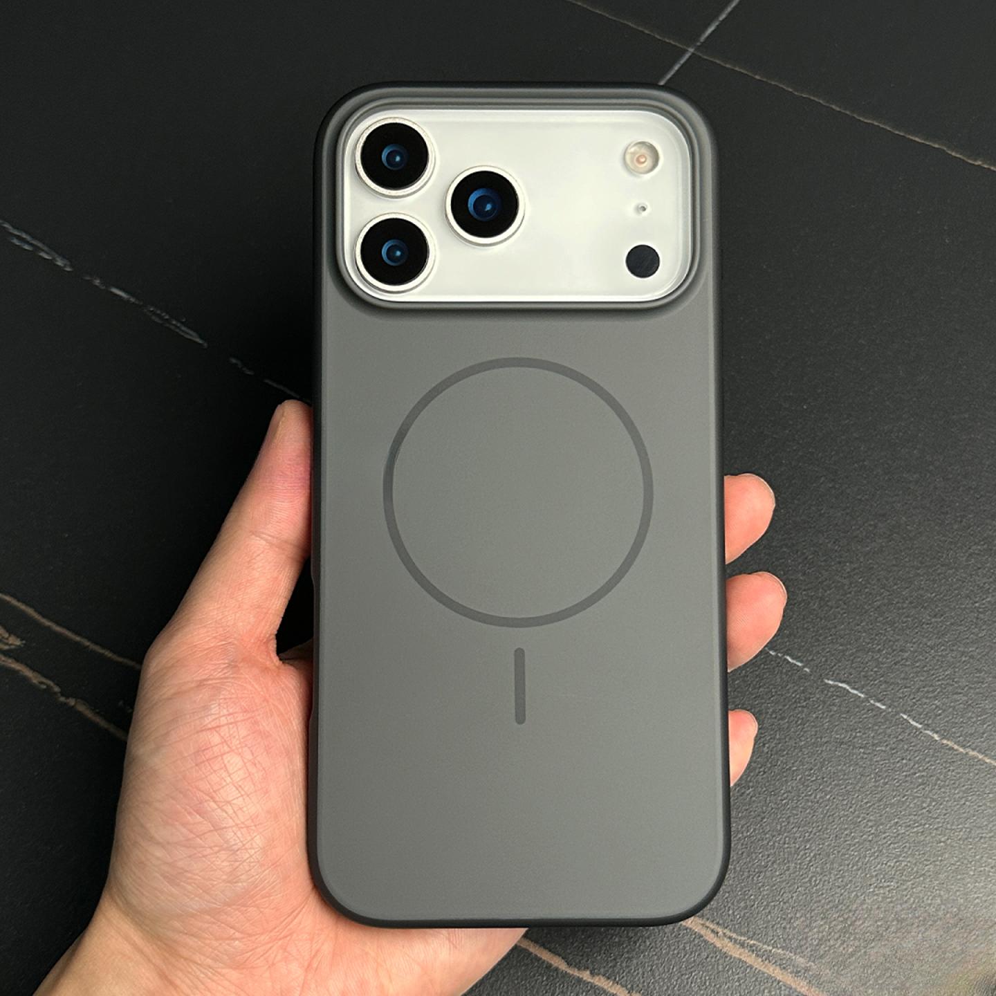 New minimalist magnetic case for iPhone 17