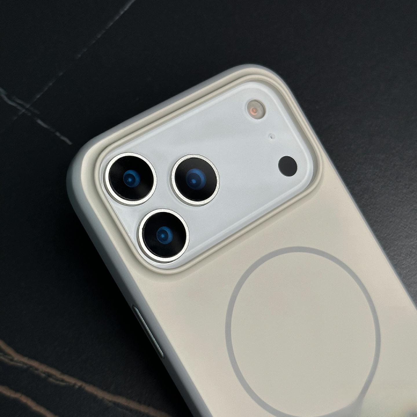 New minimalist magnetic case for iPhone 17