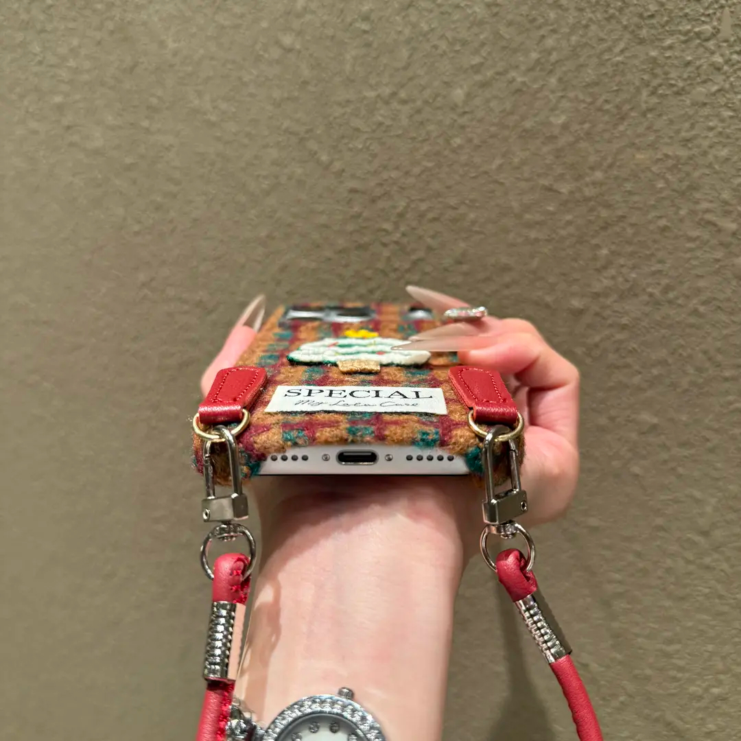 Flannel Christmas tree case for iPhone - Image 5