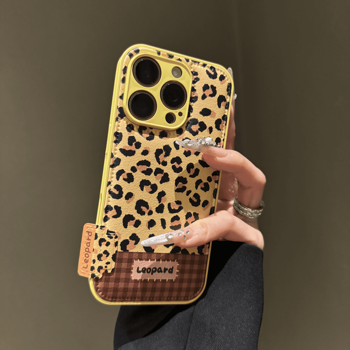 Retro leather leopard print case for iPhone - Image 4