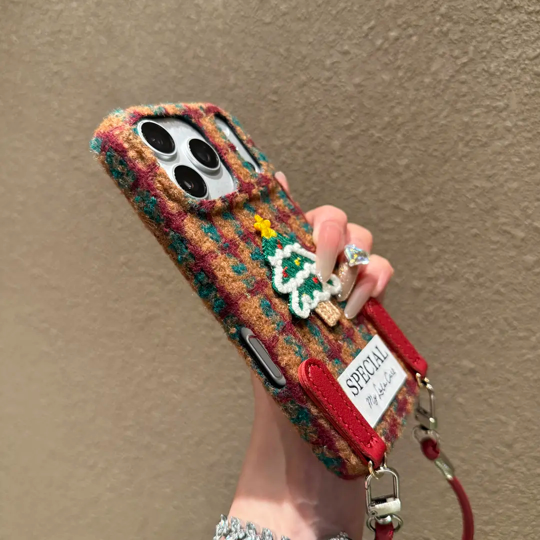 Flannel Christmas tree case for iPhone - Image 4
