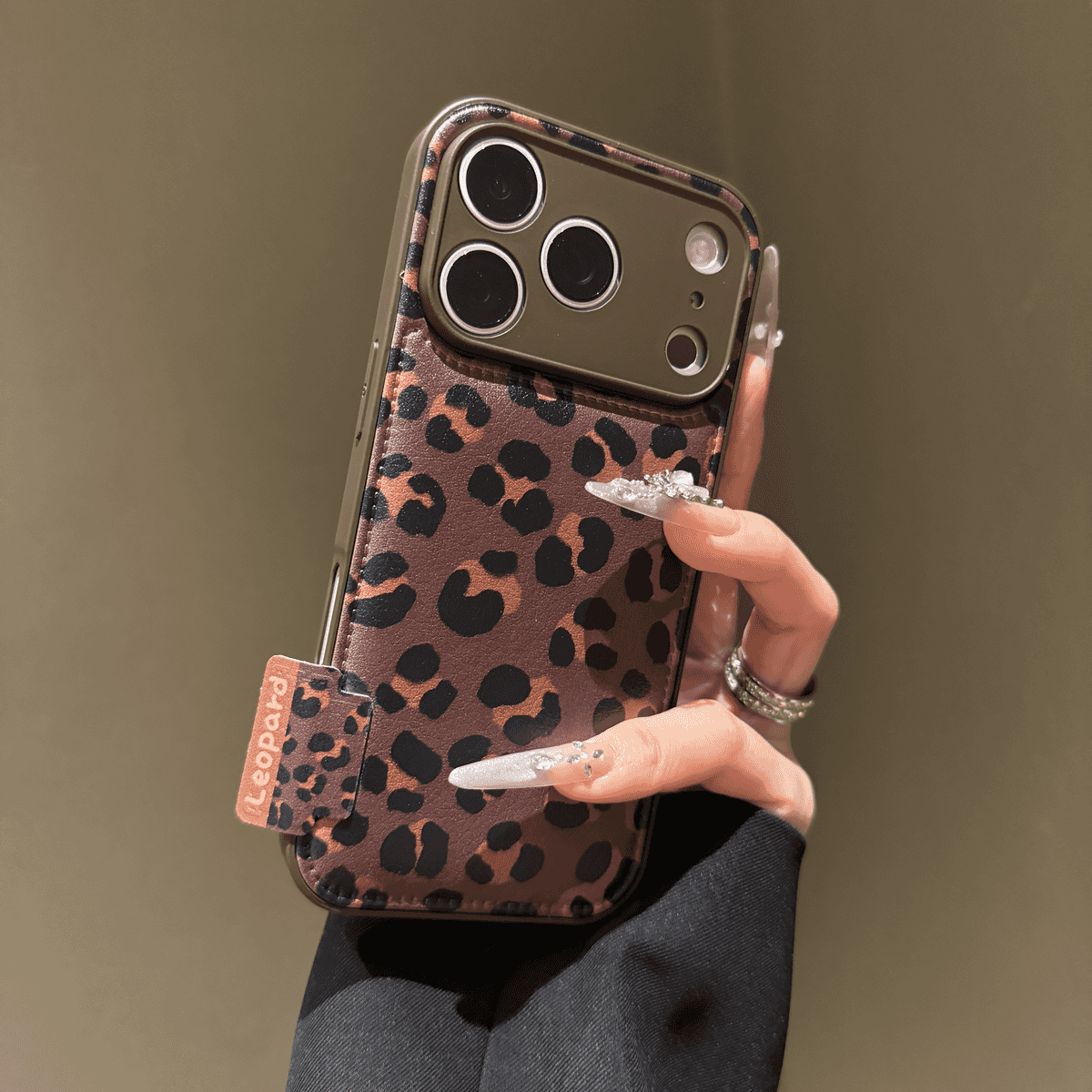 Retro leather leopard print case for iPhone - Image 3