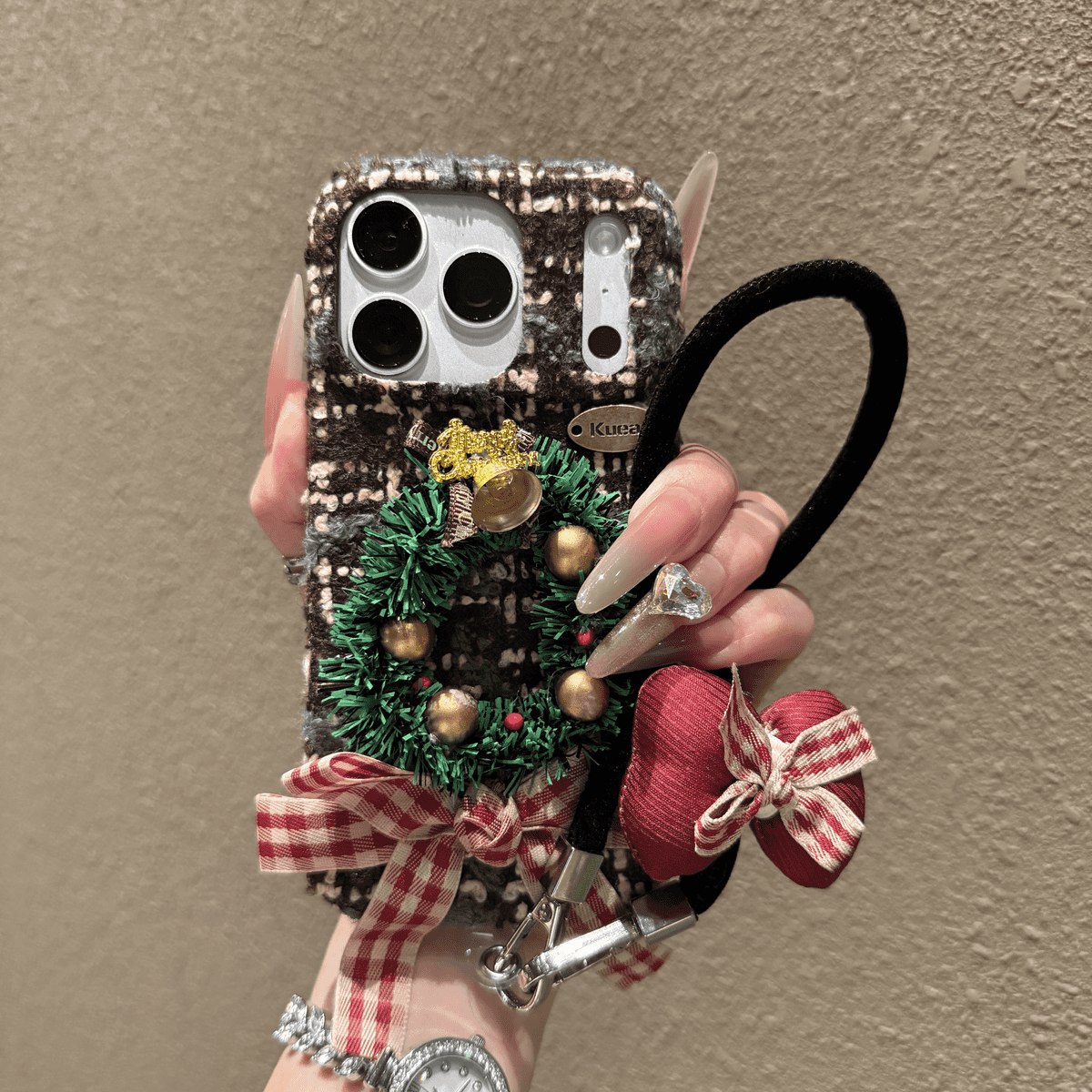 Christmas three-dimensional flower wreath case for iPhone - Image 4